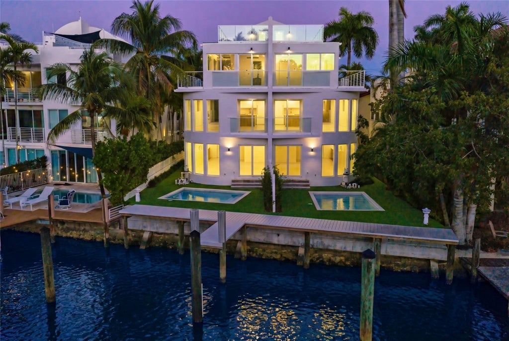 Photo of 421 Hendricks Isle, Fort Lauderdale, FL 33301 (MLS # F10554886)