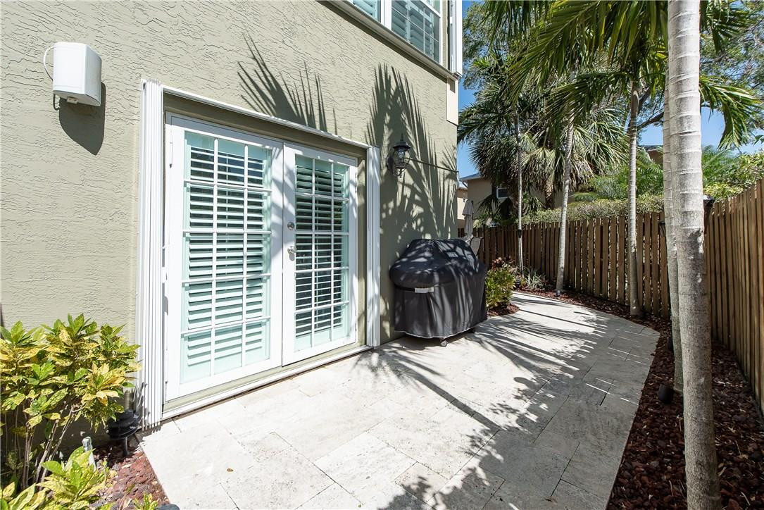 Waverly Place 2-19 D - Residential Lease