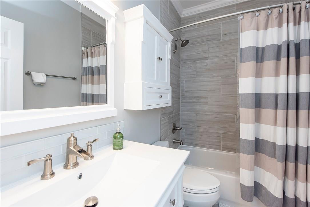 Waverly Place 2-19 D - Residential Lease