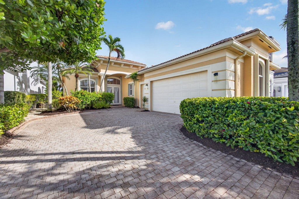 Photo of 155 Esperanza Way, Palm Beach Gardens, FL 33418 (MLS # B26093631)