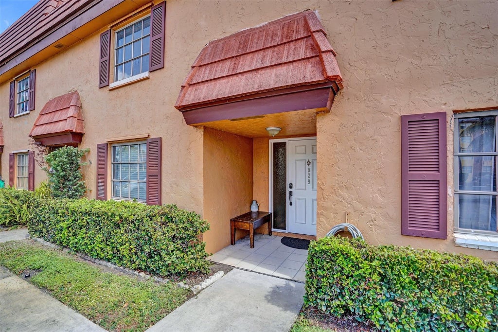 Photo of 929 NW 45th Street #929, Deerfield Beach, FL 33064 (MLS # F10501310)