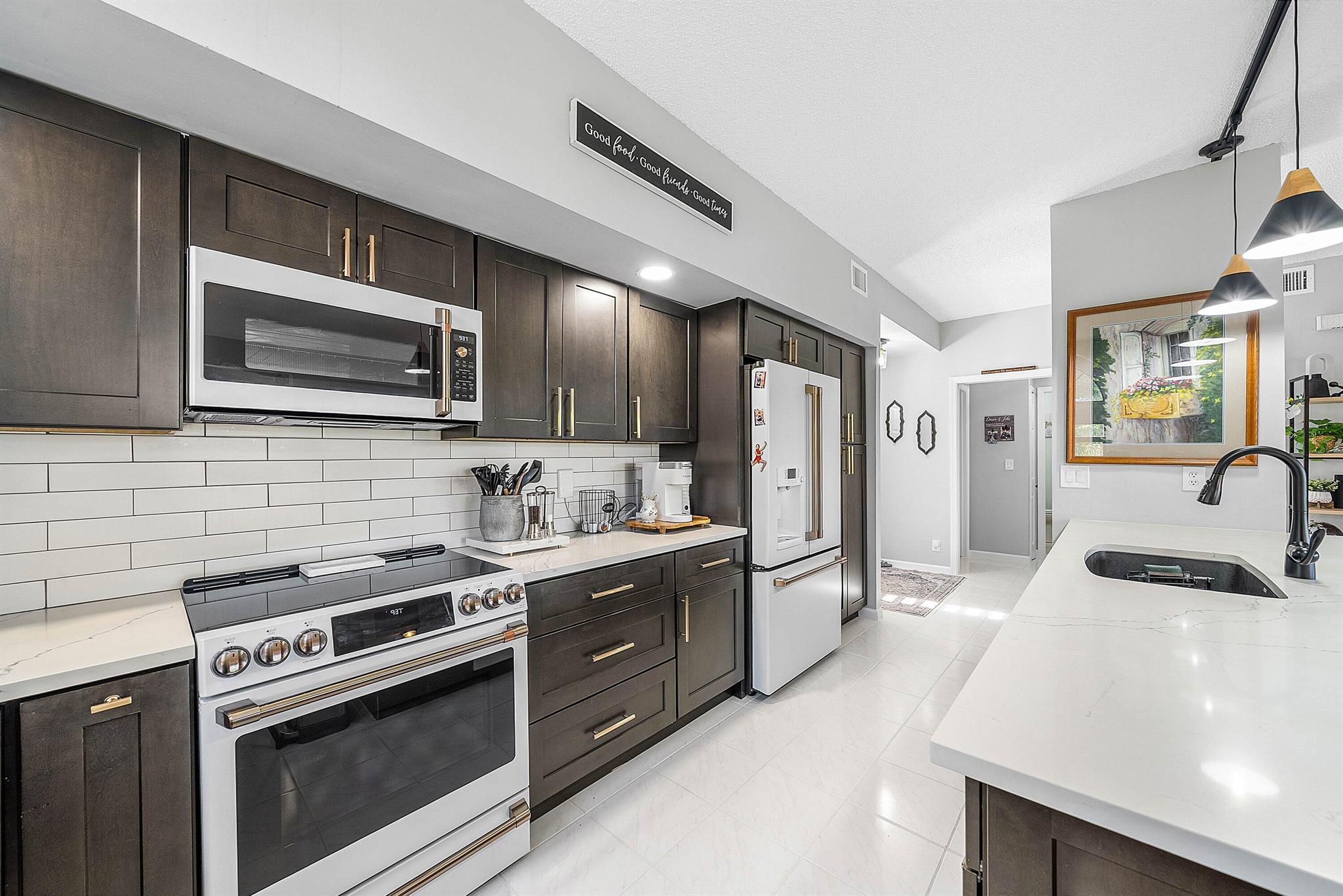 STRATFORD AT ABERDEEN CON - Residential