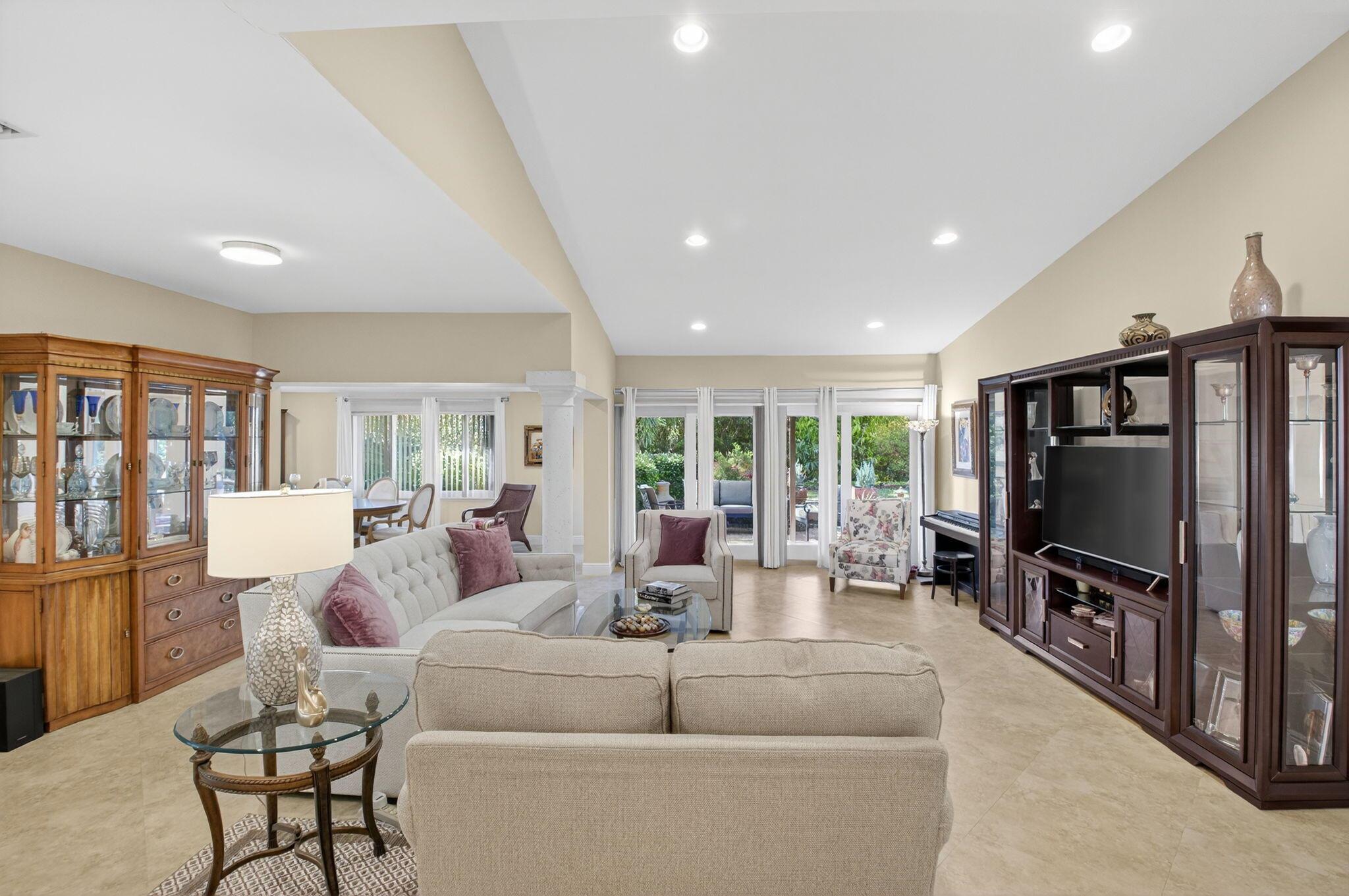 5656 Pinecrest Circle, Boca Raton, FL, 33433/$625,000 3 5656 Pinecrest Circle