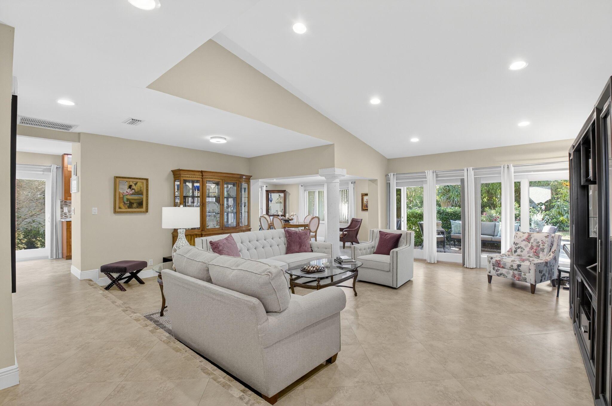 5656 Pinecrest Circle, Boca Raton, FL, 33433/$625,000 4 5656 Pinecrest Circle