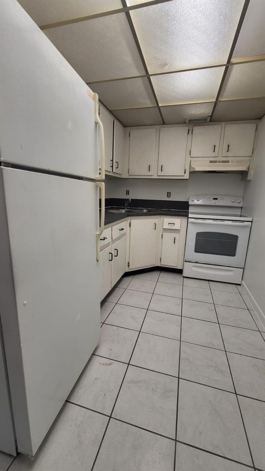 Just Reduced ! Spacious 1-bedroom, 1-bath unit located in the Village Green complex in Plantation.  Investor frinedly community The apartment is conveniently located by a Hospital, shopping centers, highways, and restaurants, with easy access to public transportation. Condo features pool and laundry room. No age restrictions. No rental restrictions. No special assessments. 
Unit is rented for $1,650 per month till 8/5/26 // Showings by appointment only at least 24 hours prior //