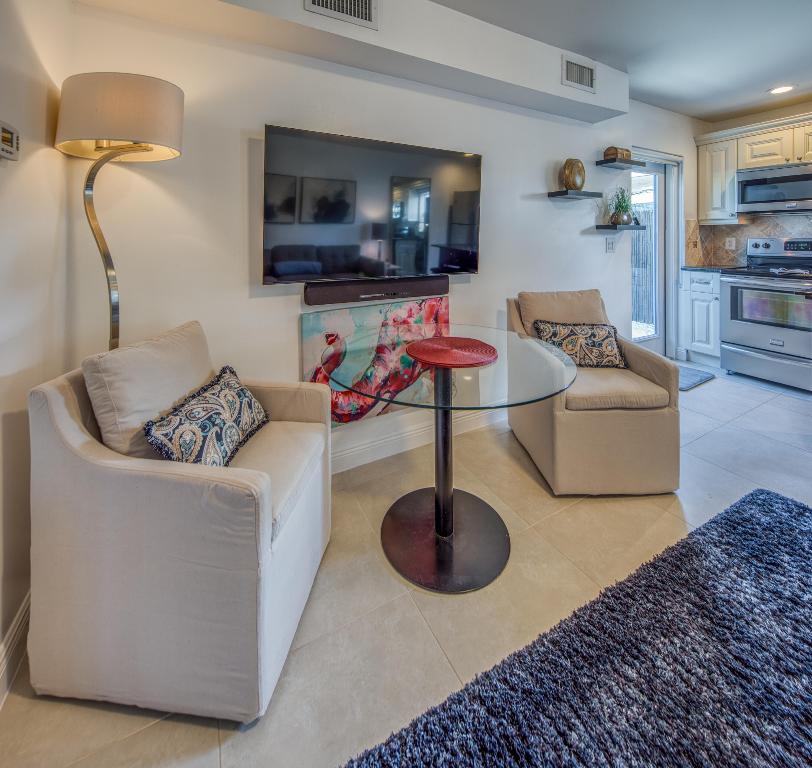 NORTH LAKE WORTH - Residential Lease