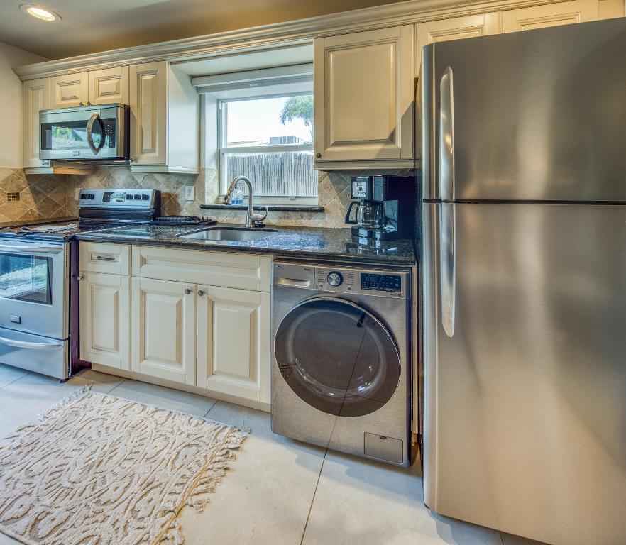 NORTH LAKE WORTH - Residential Lease