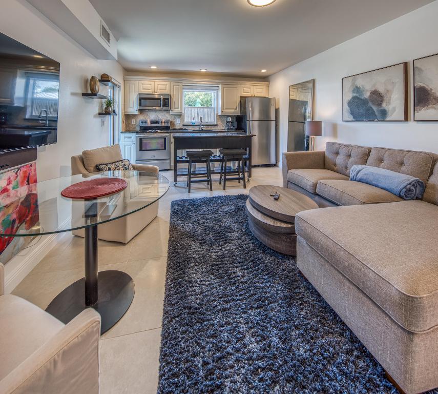 NORTH LAKE WORTH - Residential Lease