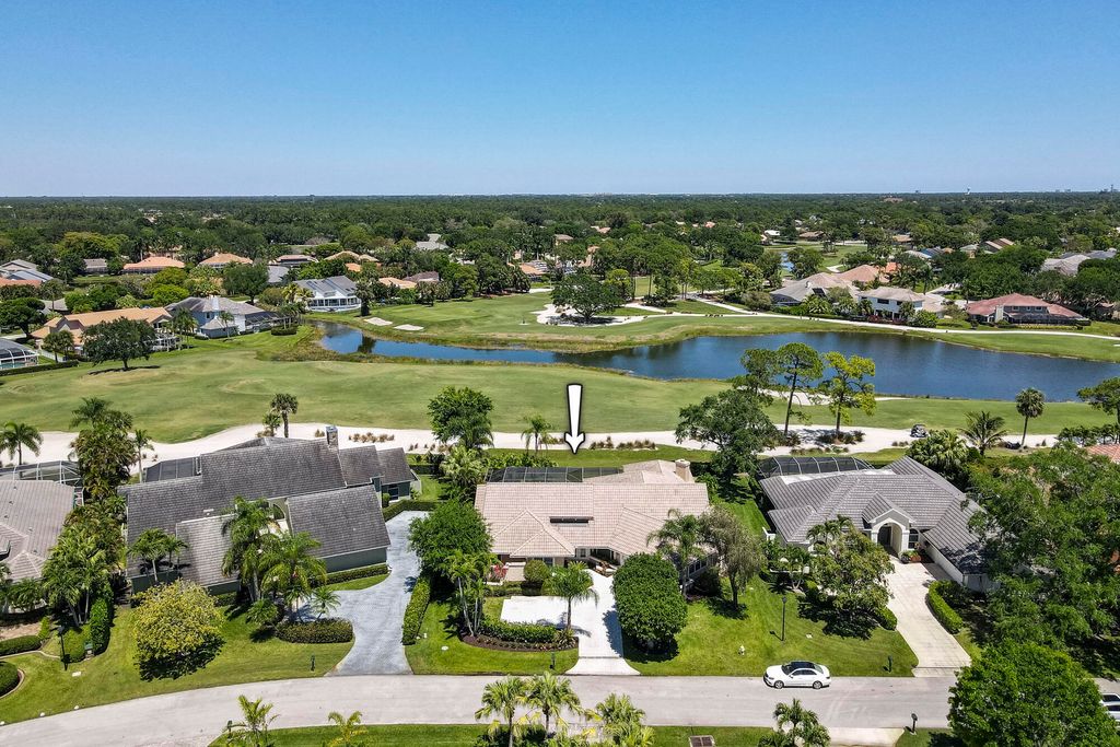 Photo of 9 Wycliff Road, Palm Beach Gardens, FL 33418 (MLS # R10976645)