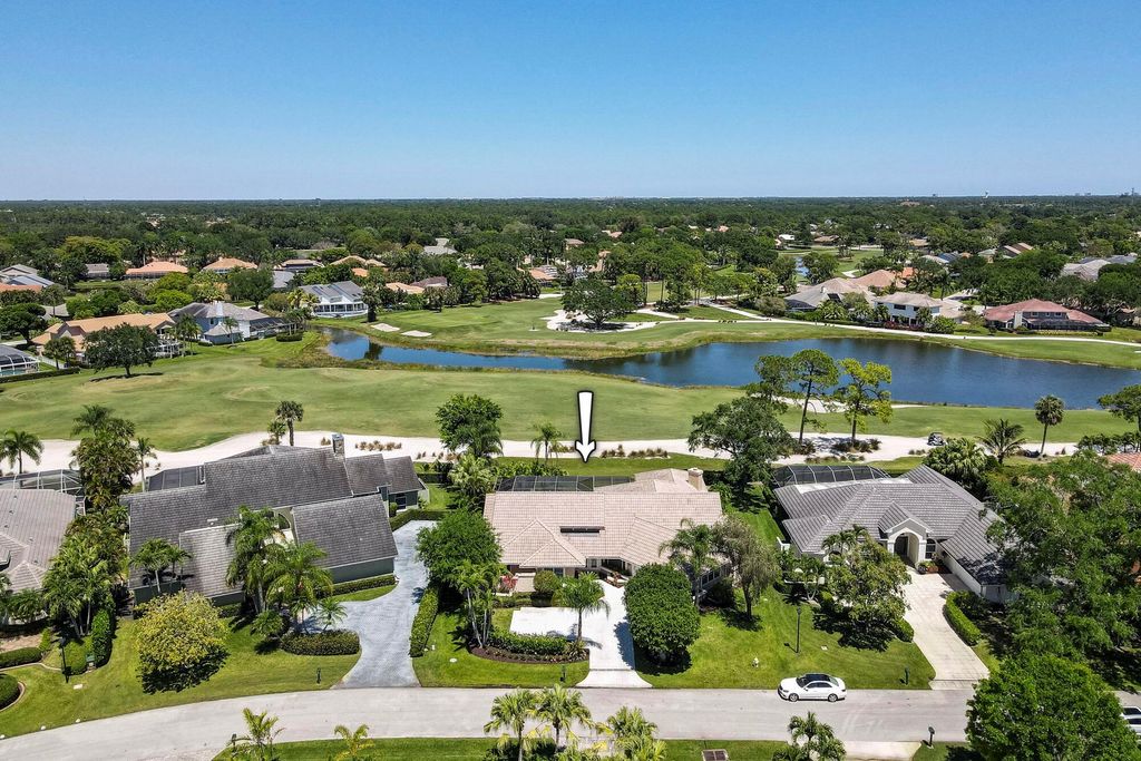 Photo of 9 Wycliff Road, Palm Beach Gardens, FL 33418 (MLS # R10976645)