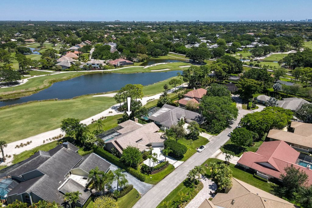 Photo of 9 Wycliff Road, Palm Beach Gardens, FL 33418 (MLS # R10976645)