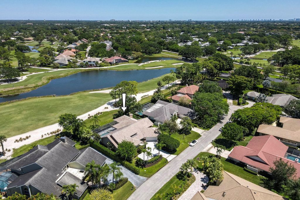 Photo of 9 Wycliff Road, Palm Beach Gardens, FL 33418 (MLS # R10976645)