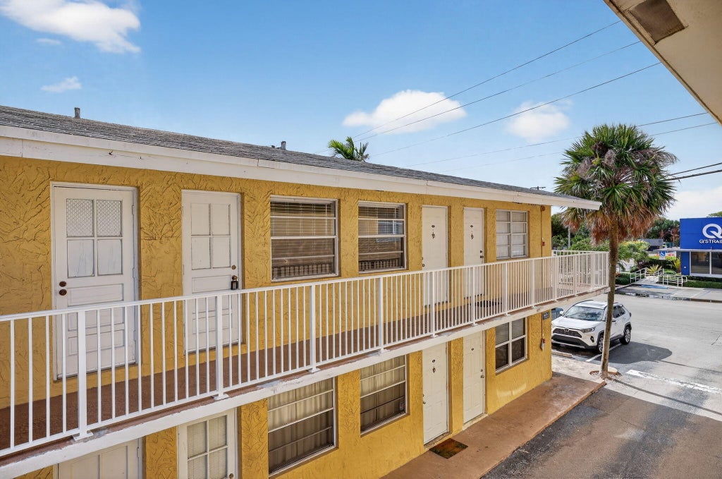Photo of 4051 NE 13TH Avenue NE #76-3, Oakland Park, FL 33334 (MLS # B26074966)