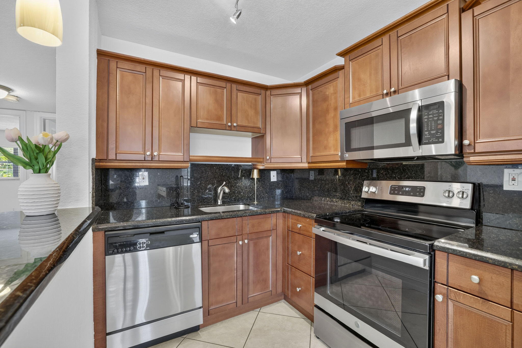 4051 NE 13TH Avenue NE 76-3