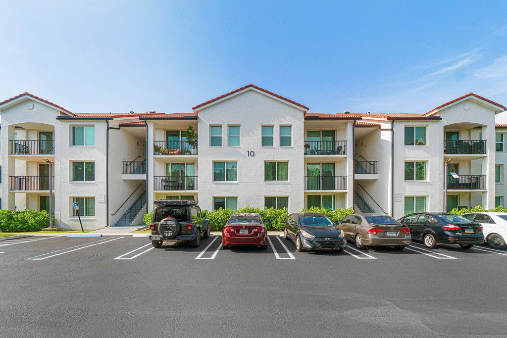 Photo of 1013 VILLA Circle, Boynton Beach, FL 33435 (MLS # B26055118)
