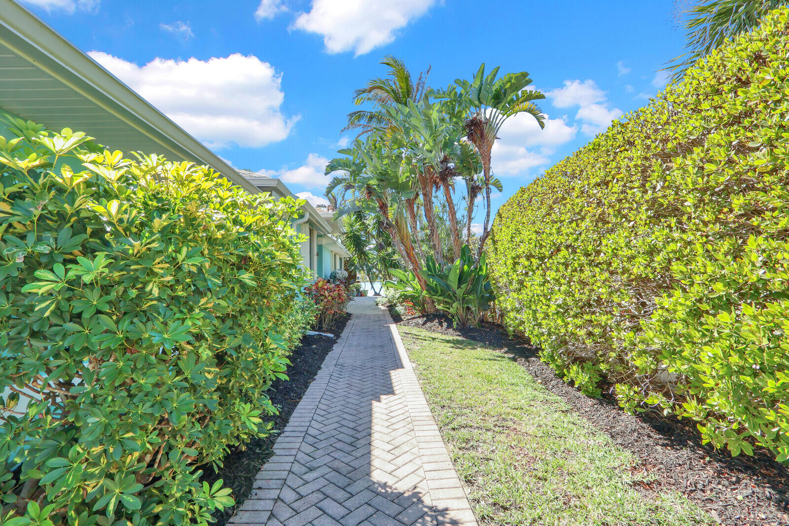 3265 Lakeshore Drive