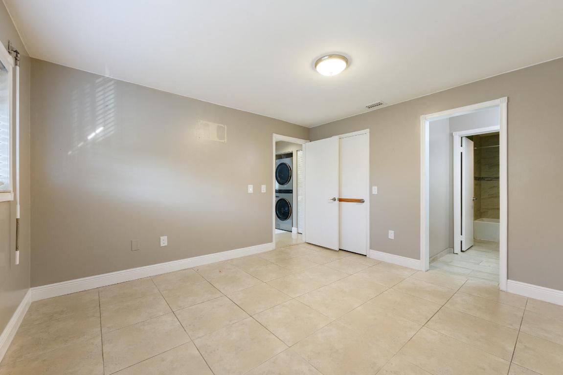 CHATEAU DE VILLE CONDO - Residential Lease