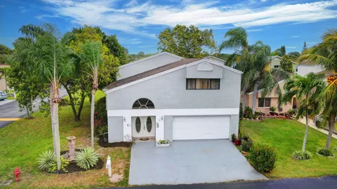 2 Dalton Place, Boynton Beach, FL MLS: R11071251
