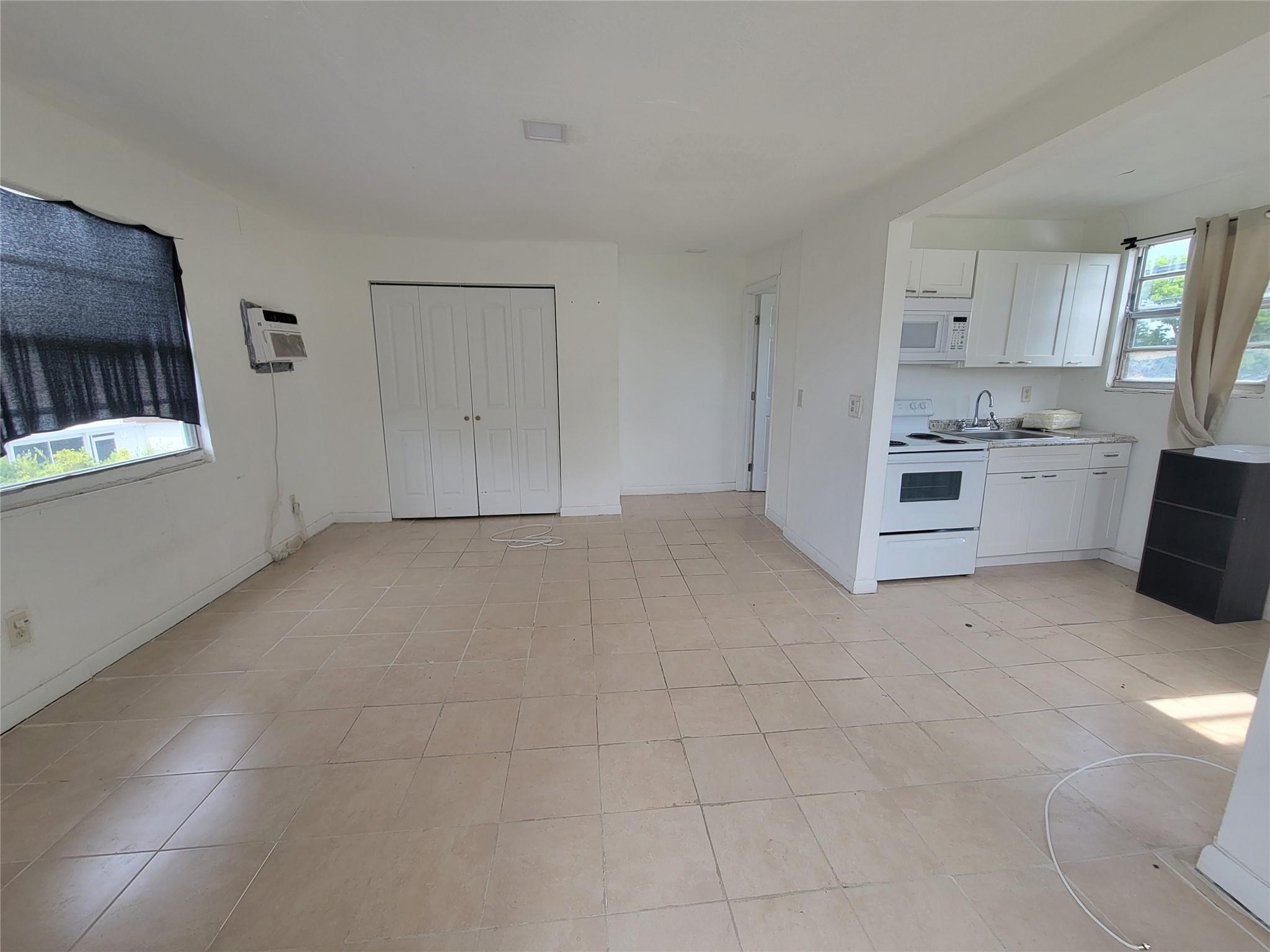 Second floor 1 Bathroom Studio, two blocks away from the Marlins Stadium. Walking distance from restaurants and shopping centers. It comes with electric range, microwave, and refrigerator. ..Its ready to move in.