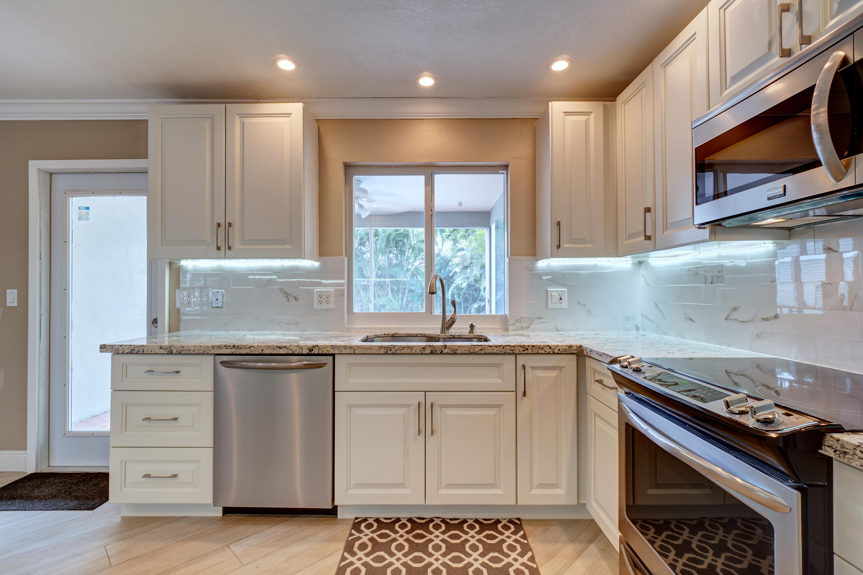 SHOREWOOD - Residential Lease