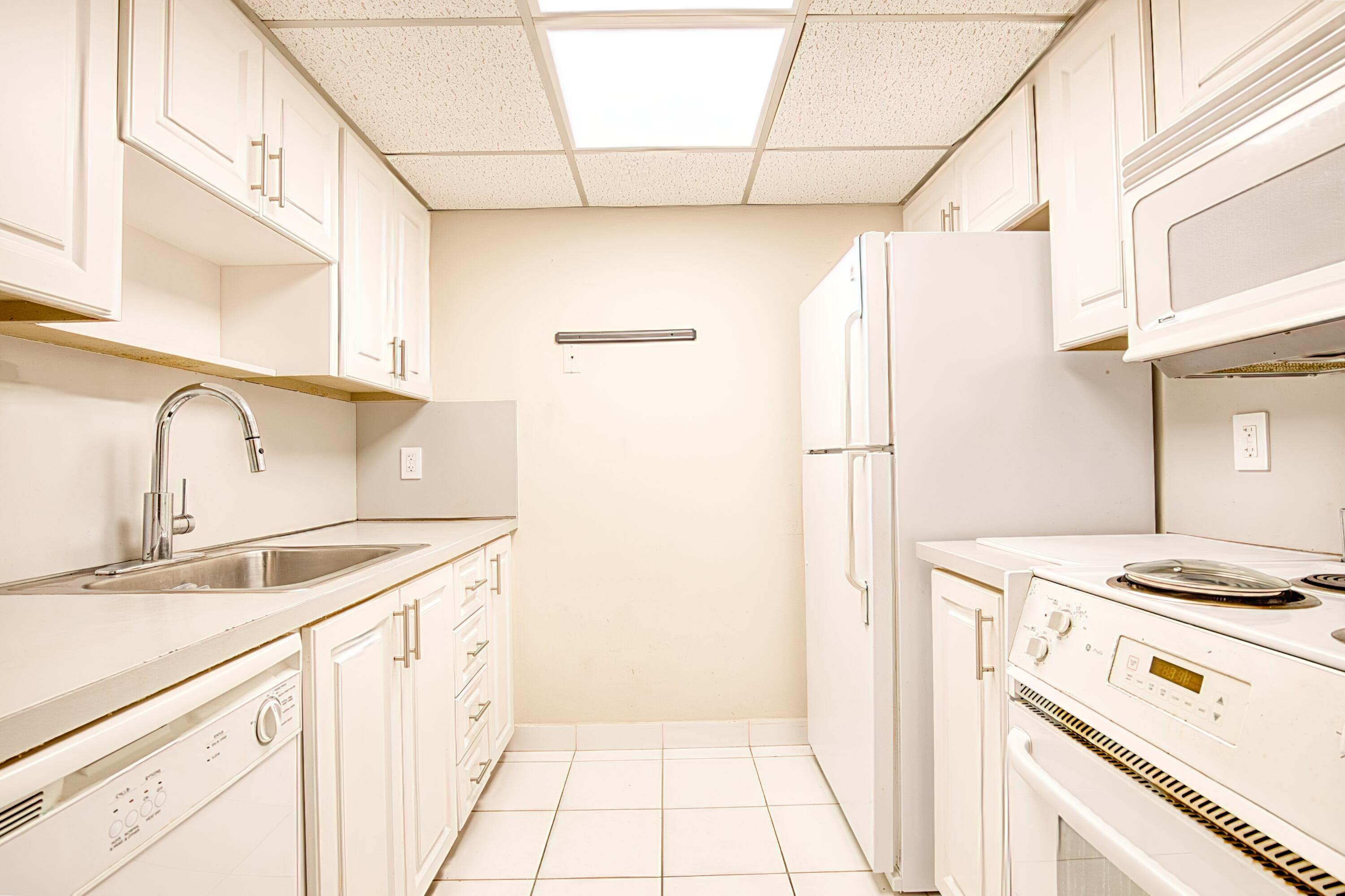POMPANO BEACH CLUB CONDO - Residential Lease