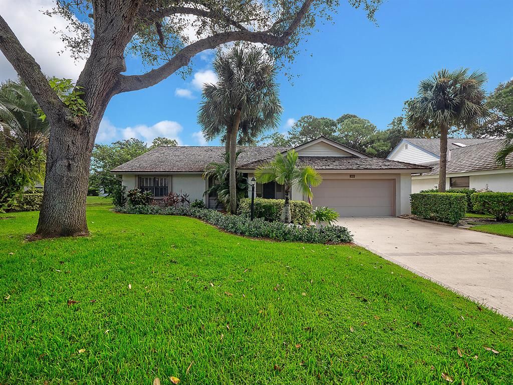 Photo of 5815 Stonewood Court Ct, Jupiter, FL 33458 (MLS # R10738638)