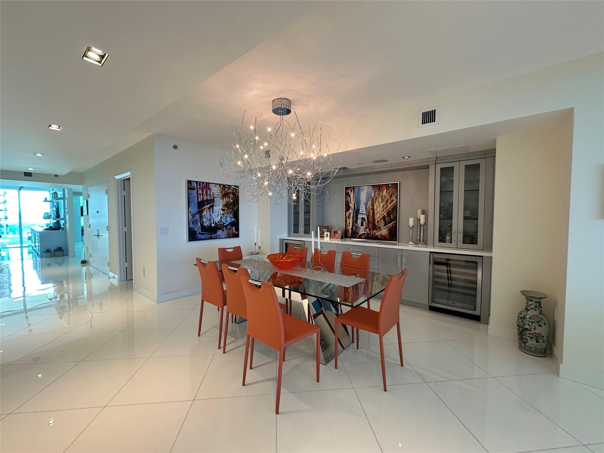 Las Olas Beach Club - Residential