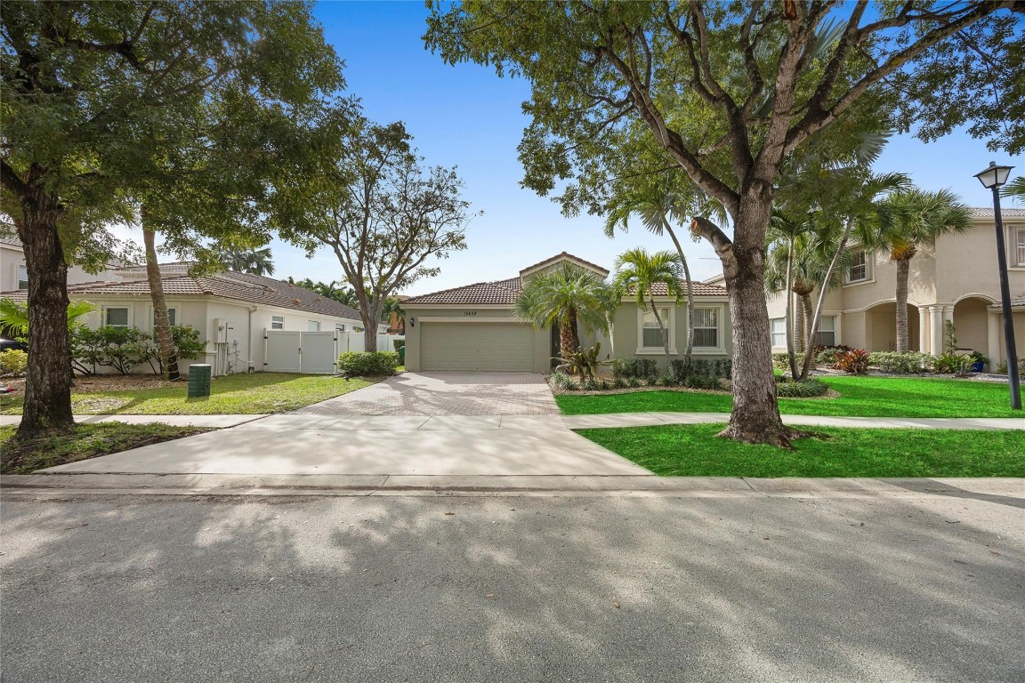 Riviera Isles II 170-53 B - Residential Lease