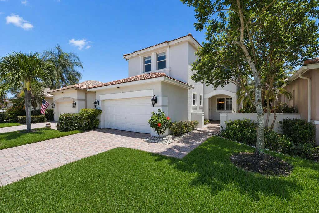 Photo of 143 ISLE VERDE Way, Palm Beach Gardens, FL 33418 (MLS # B26053682)