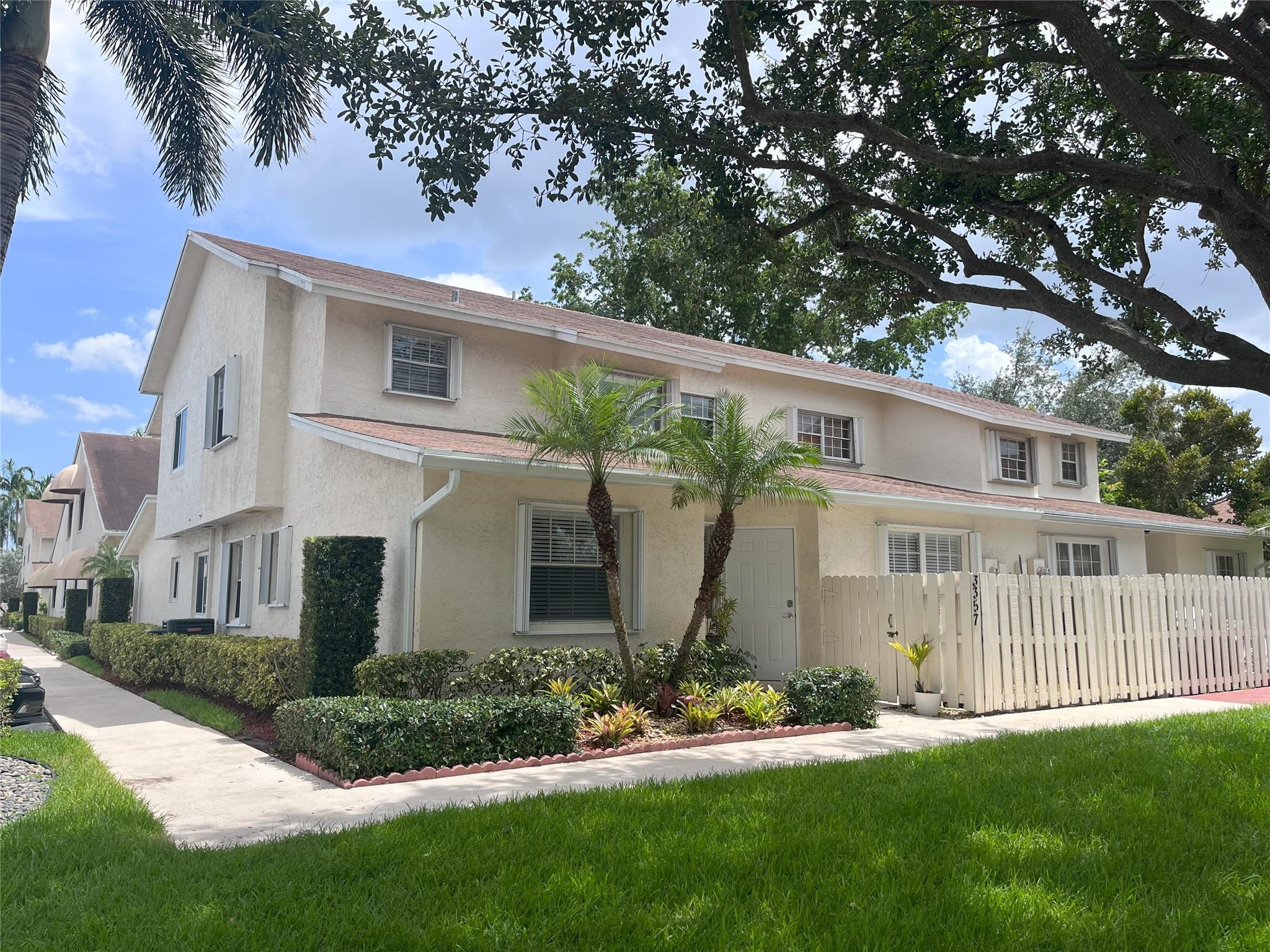 Beautiful 3 bedroom plus den and 2 baths townhome with 2 bedrooms and one full bath downstairs, master and den upstairs. Kitchen with granite countertop, Stainless Steel appliances. Tile floors downstairs and laminate upstairs. Accordion shutters in all windows, Washer and dryer inside the unit. Located in a highly desired community of Welleby with pool and next to Sunrise Civic Center.