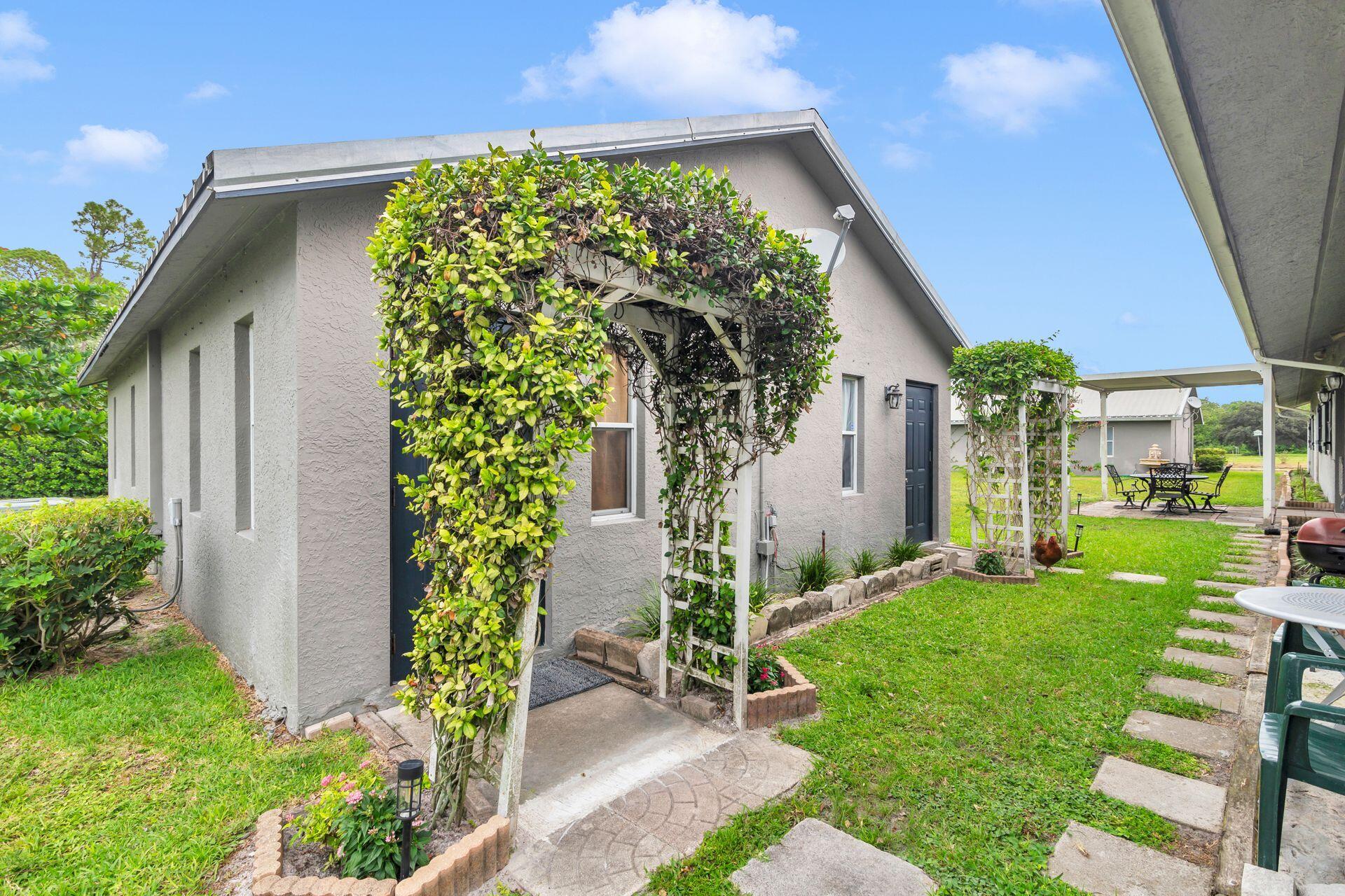 LOXAHATCHEE GROVES - Residential