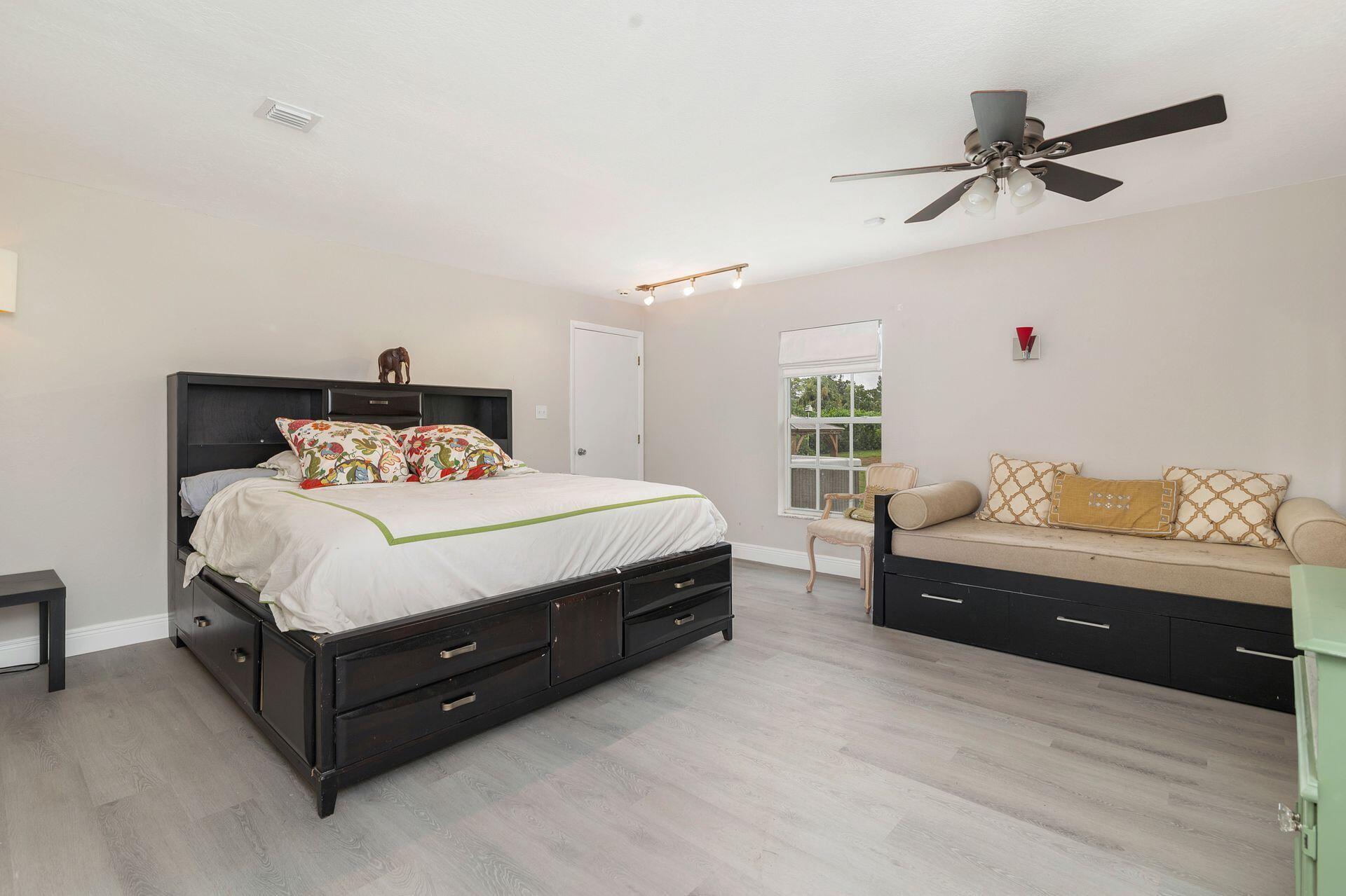 LOXAHATCHEE GROVES - Residential