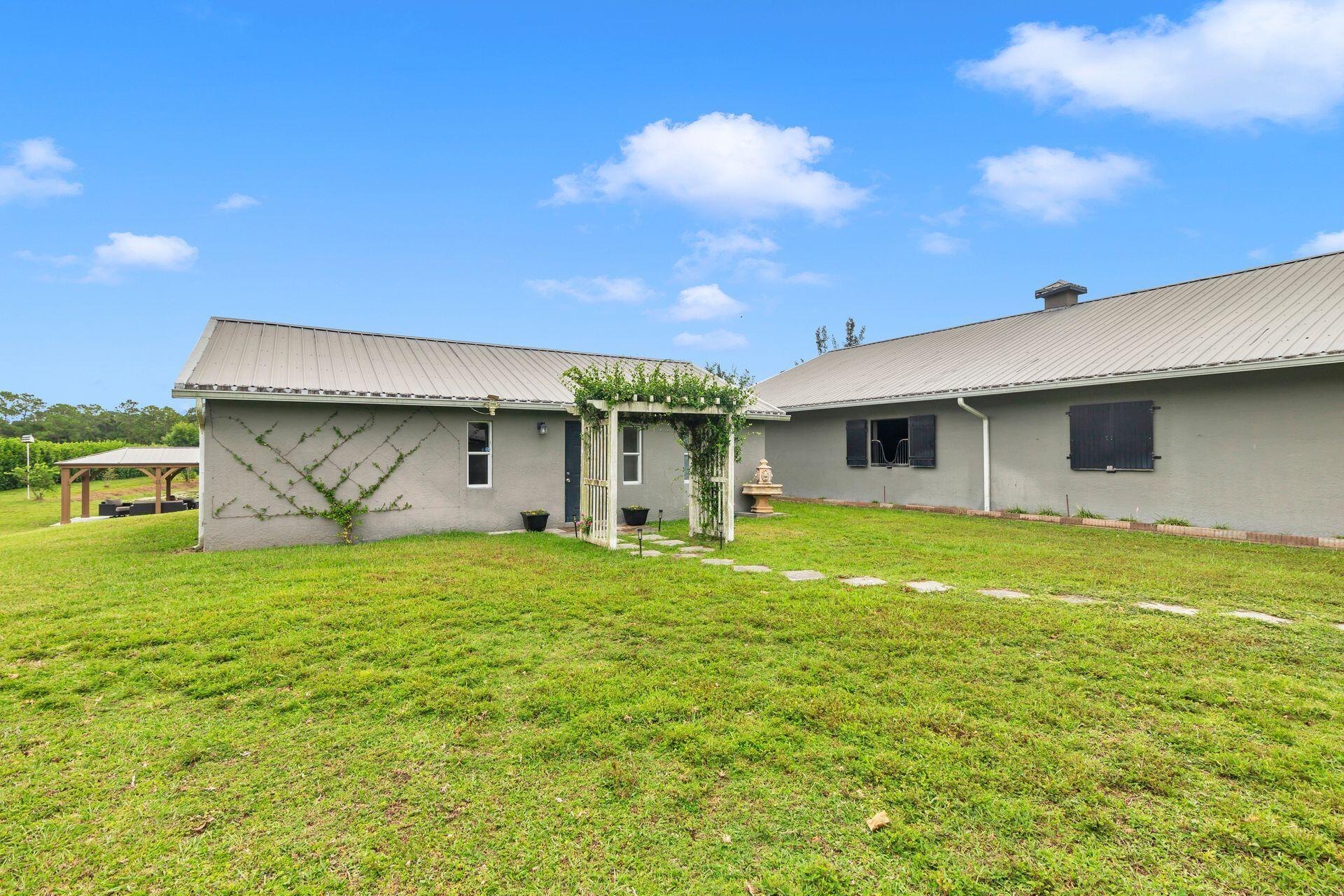 LOXAHATCHEE GROVES - Residential