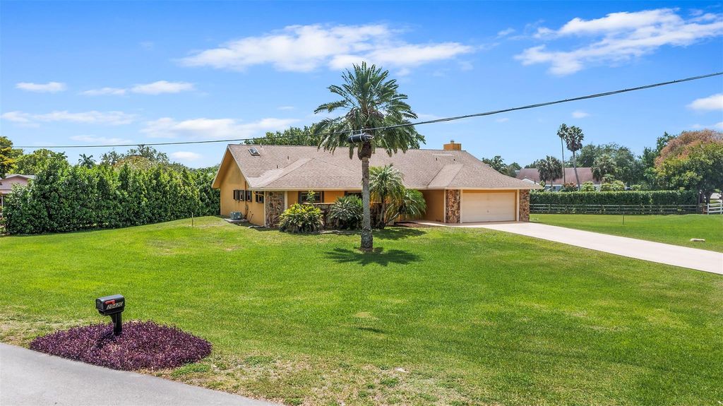 Photo of 20420 SW 50th Place, Southwest Ranches, FL 33332 (MLS # F10499881)