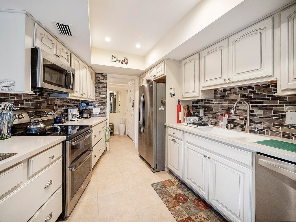 Photo of 11811 Ave Of The Pga, West Palm Beach, FL 33418 (MLS # B26007529)