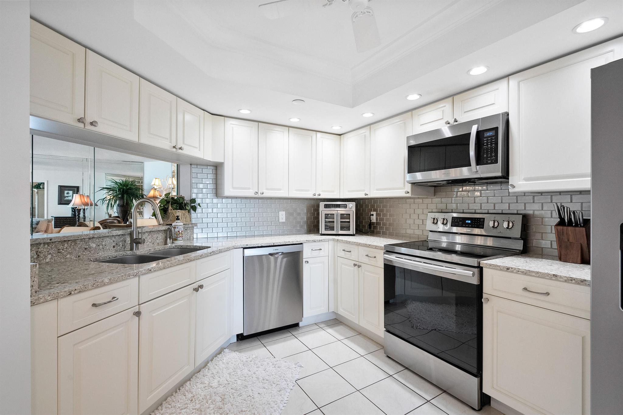 8800 S Ocean Drive 1003, Jensen Beach, FL, 34957/$599,000 2 8800 S Ocean Drive 1003