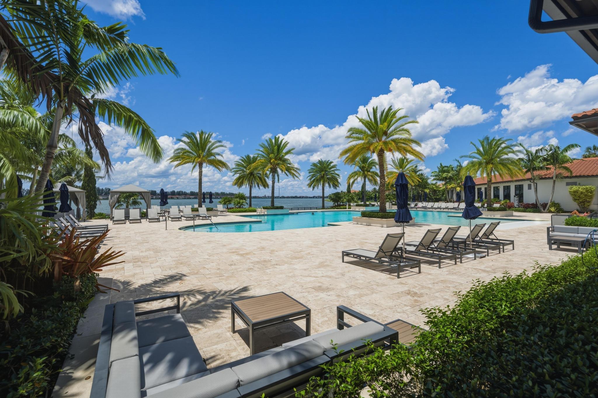PARKLAND BAY - Residential