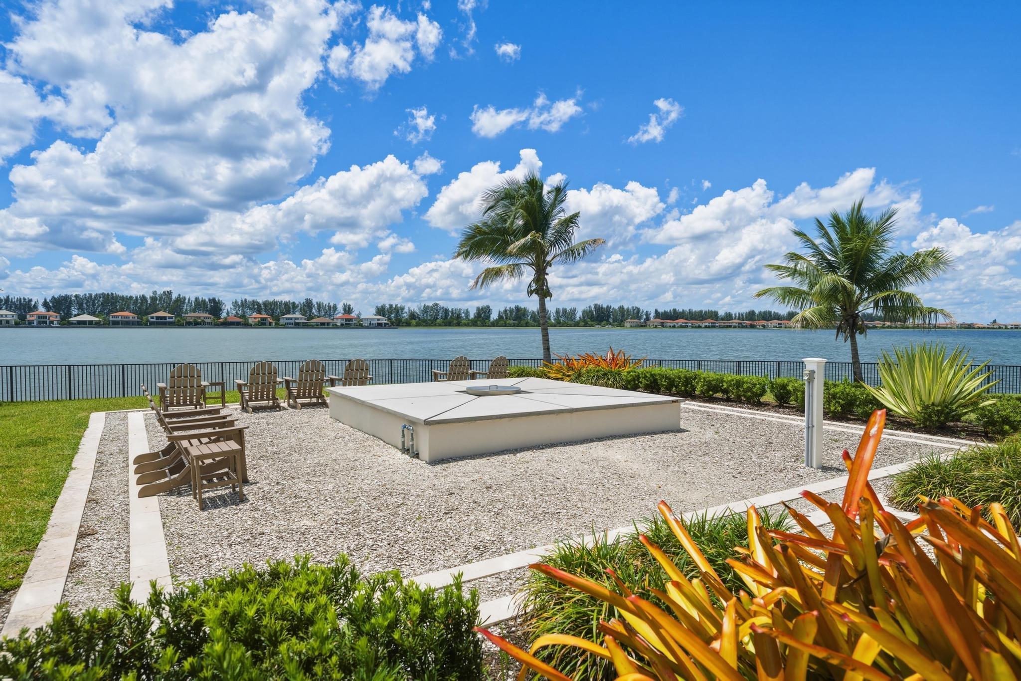 PARKLAND BAY - Residential