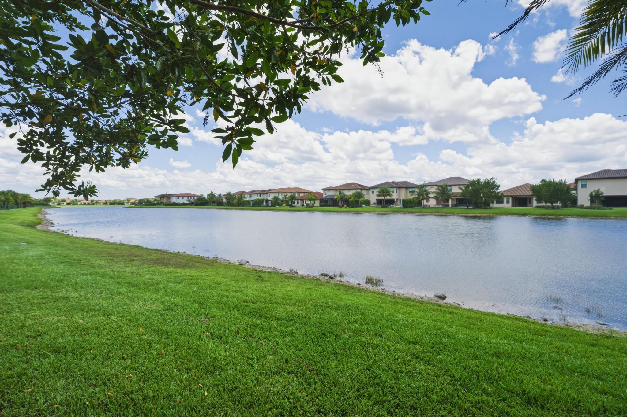 PARKLAND BAY - Residential