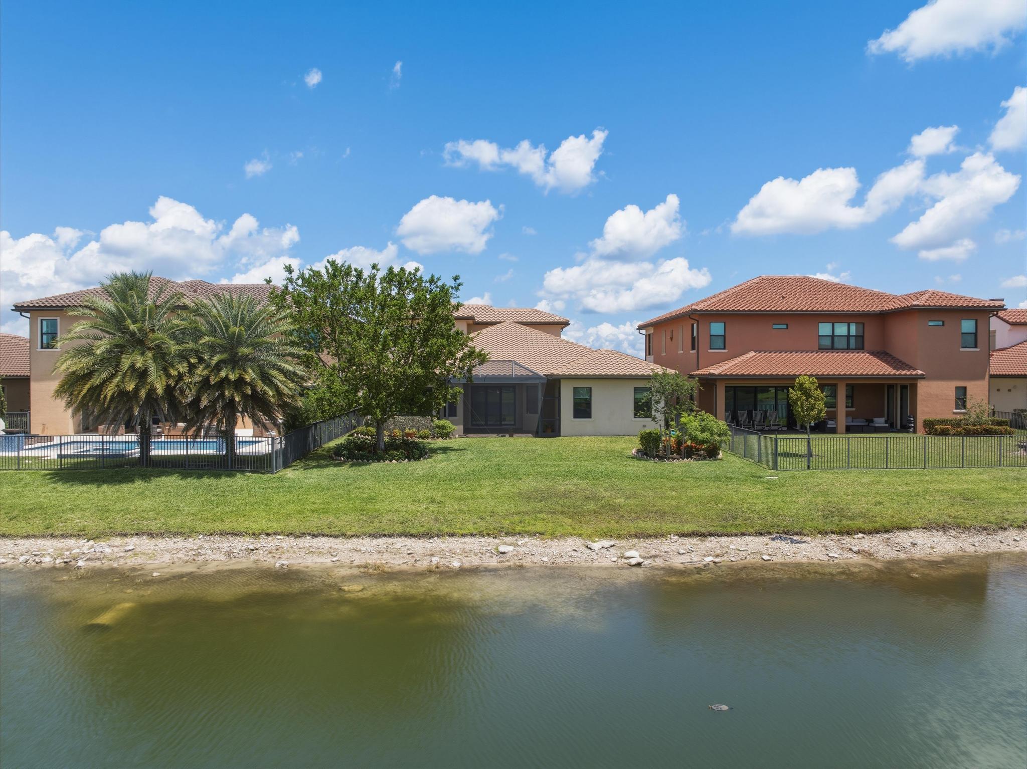PARKLAND BAY - Residential