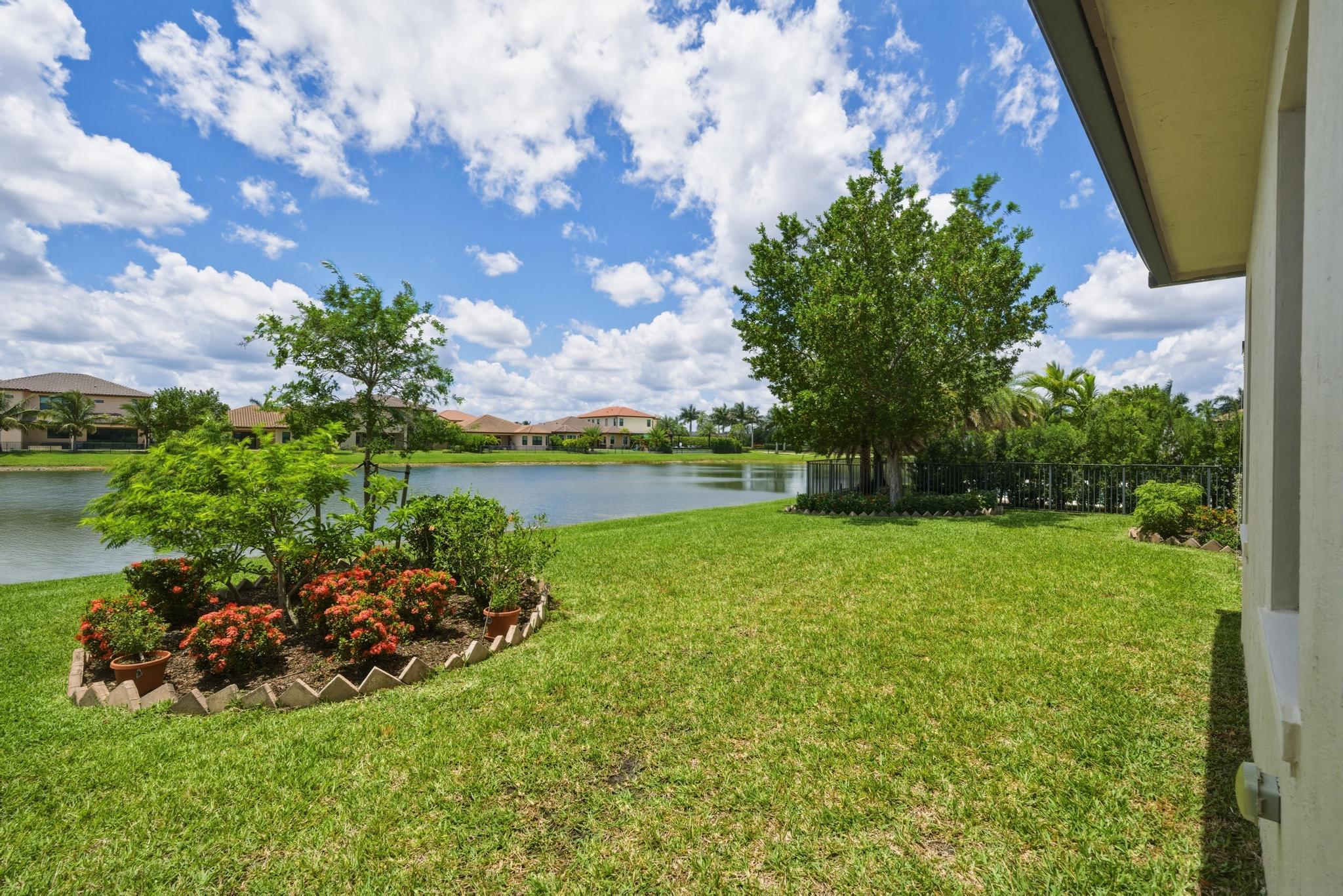 PARKLAND BAY - Residential