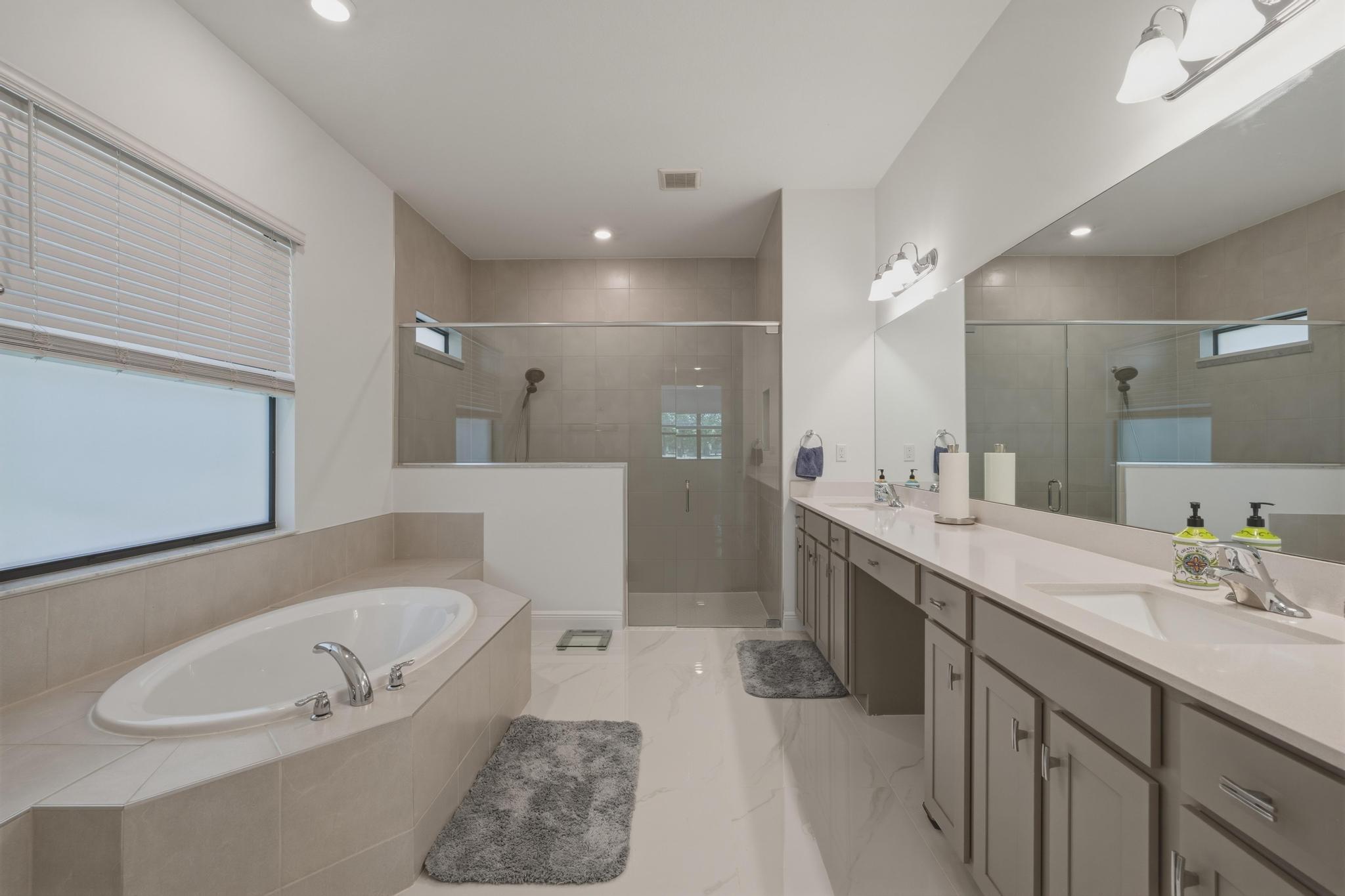 PARKLAND BAY - Residential