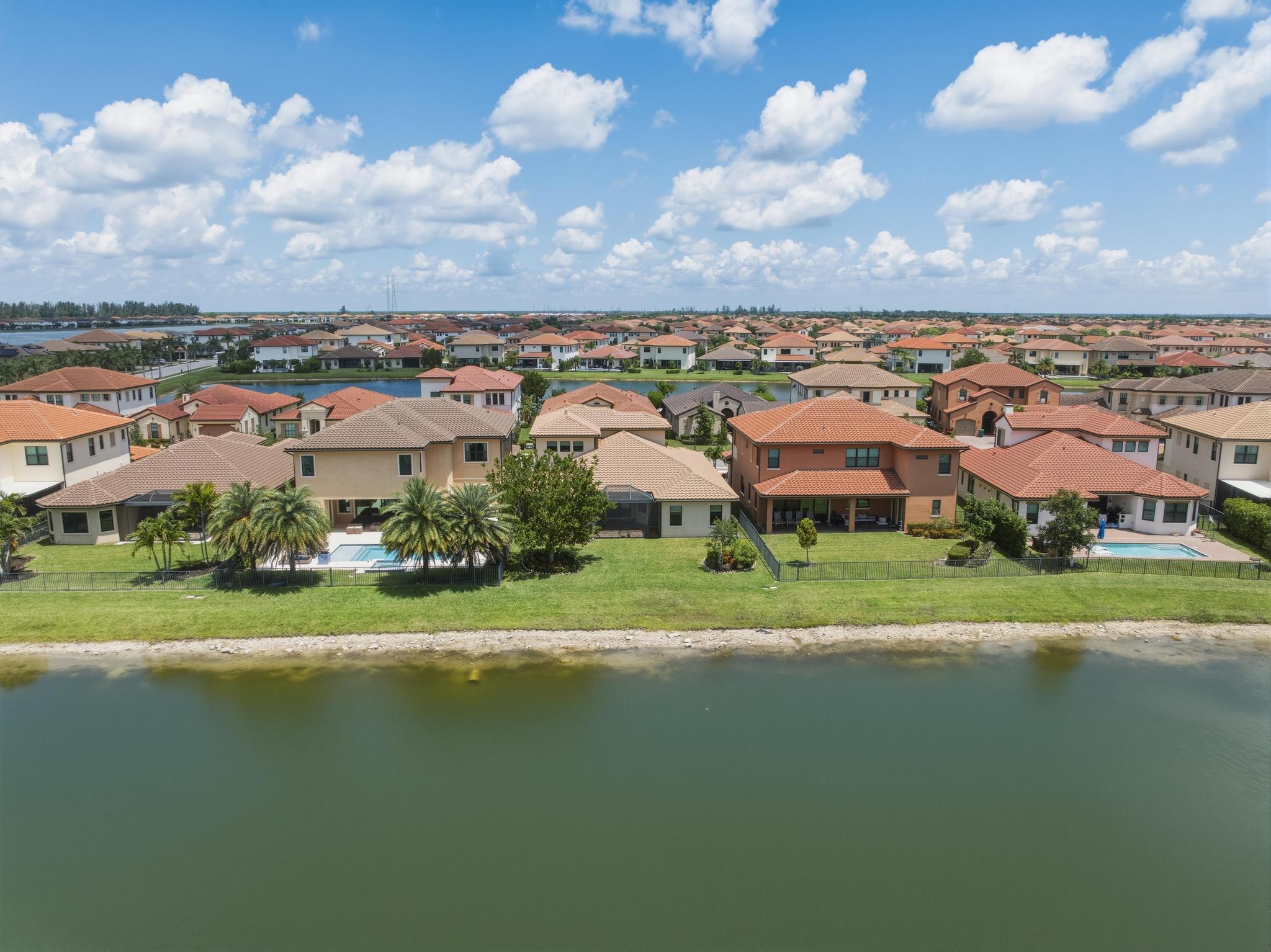 PARKLAND BAY - Residential