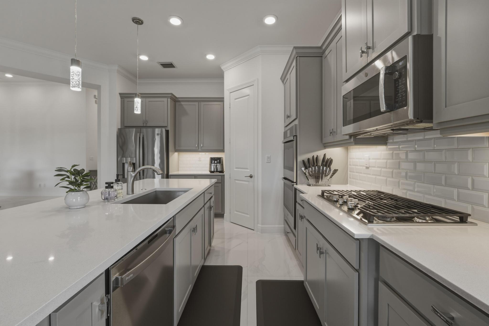 PARKLAND BAY - Residential