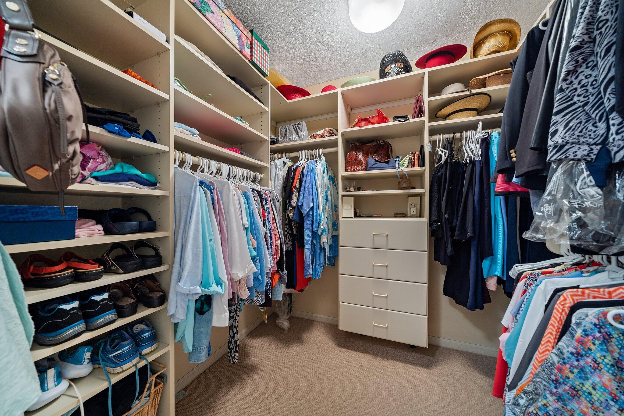 HUNT CLUB COLONY - Residential