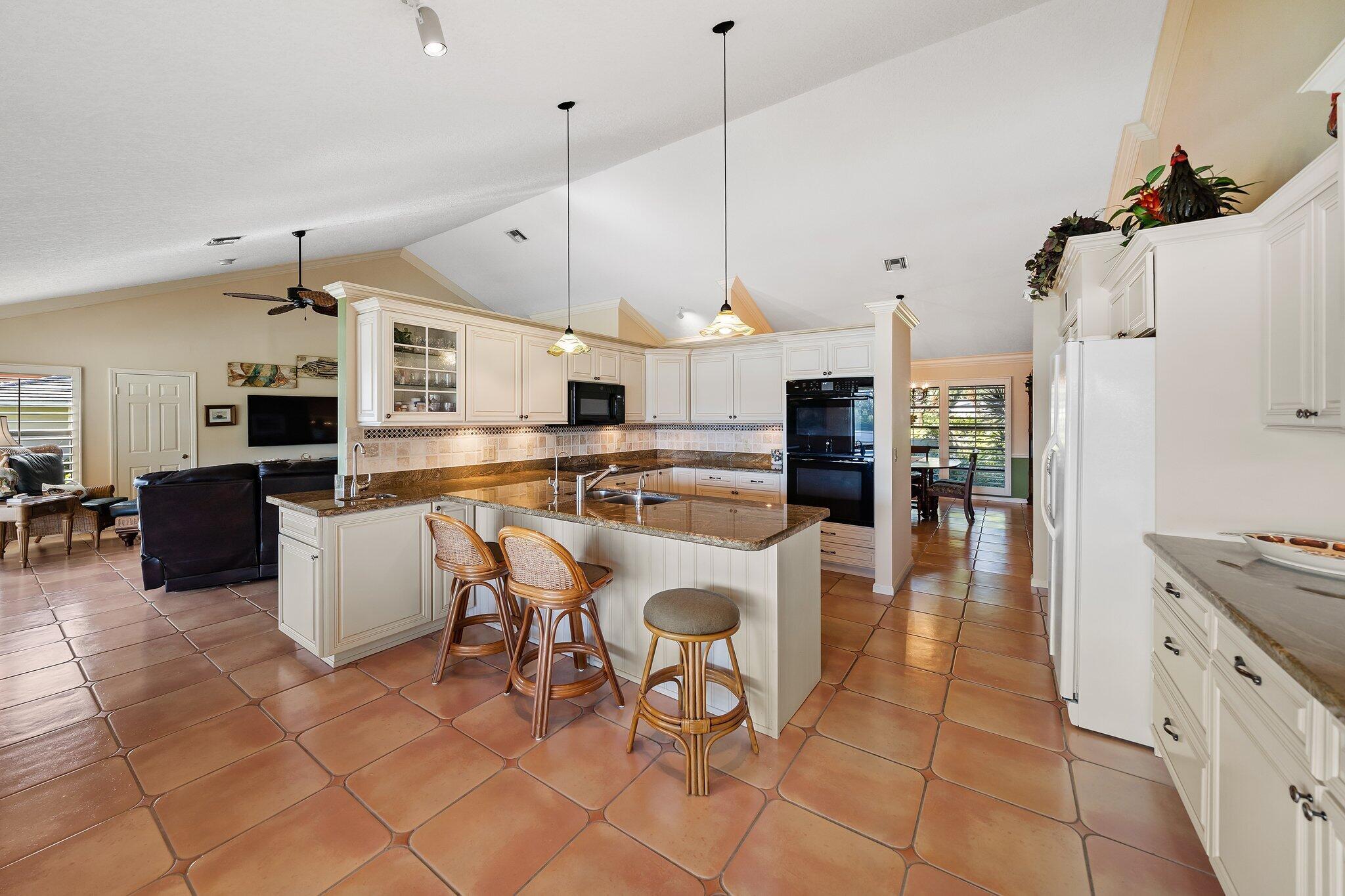 HUNT CLUB COLONY - Residential