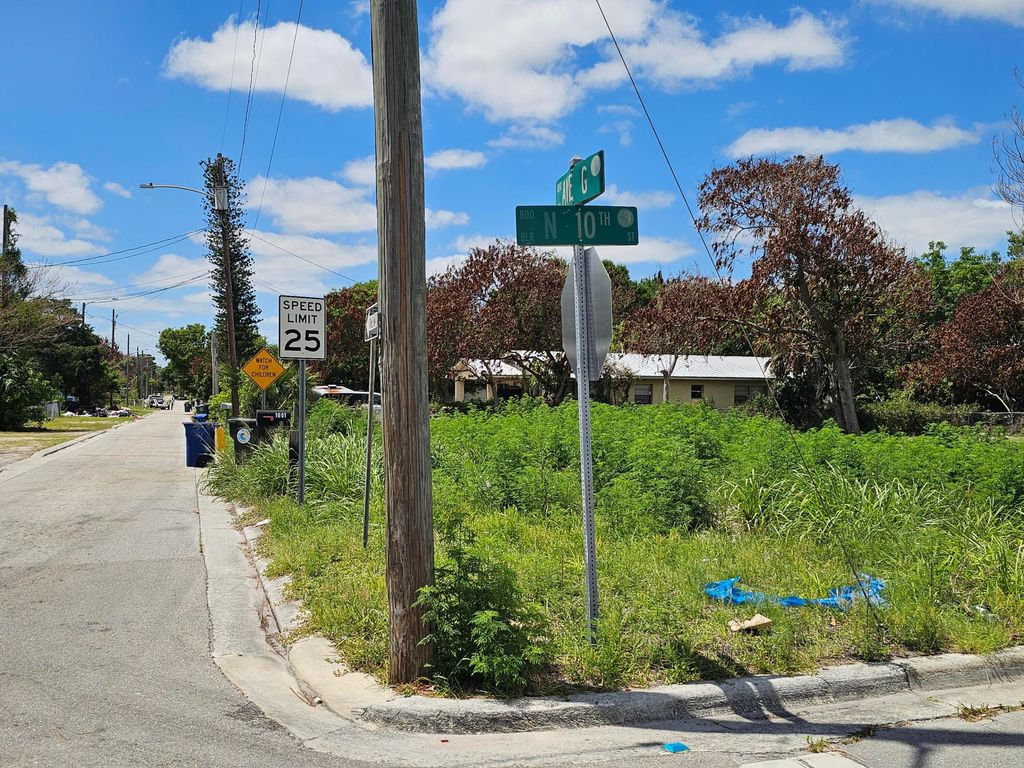 Photo of 1004 Avenue G, Fort Pierce, FL 34950 (MLS # B26016259)