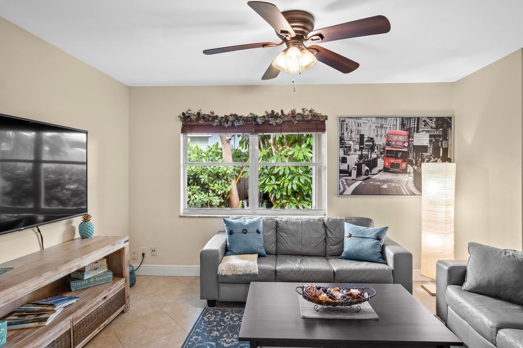 Photo of 803 NE 2nd Avenue, Delray Beach, FL 33444 (MLS # B26027364)