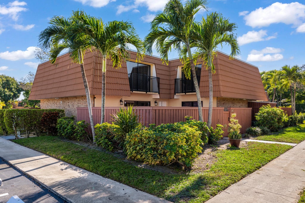 Photo of 2937 SW 11th Place N, Deerfield Beach, FL 33442 (MLS # B26047056)