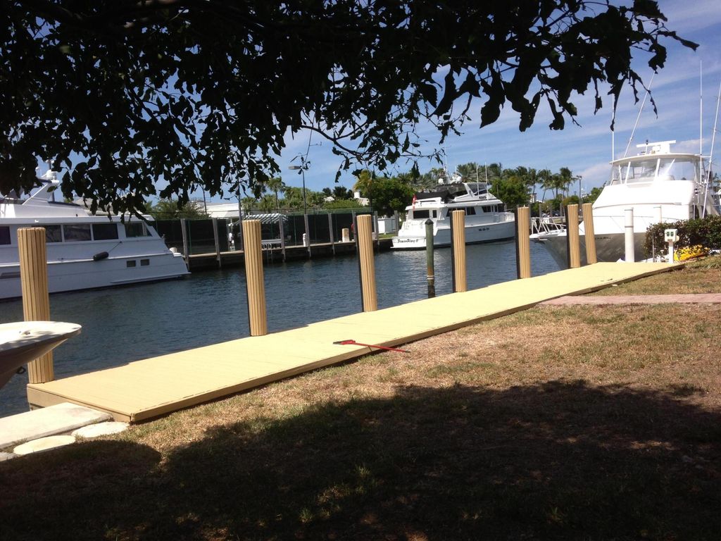 Photo of 1607 SE 12th Court, Fort Lauderdale, FL 33316 (MLS # B26012645)